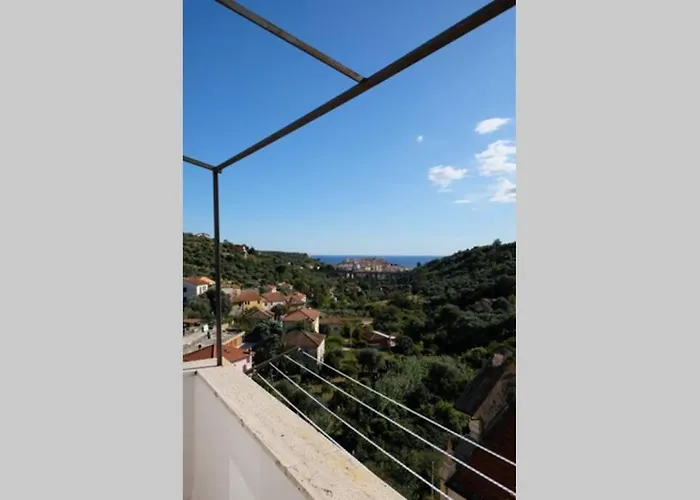 Traversa Du Furnu بيت للعطل *
